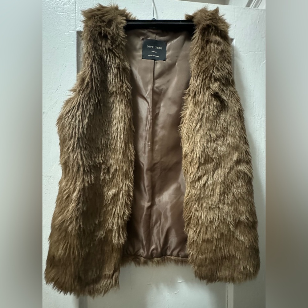 Love Tree Faux Fur Vest in Warm Brown